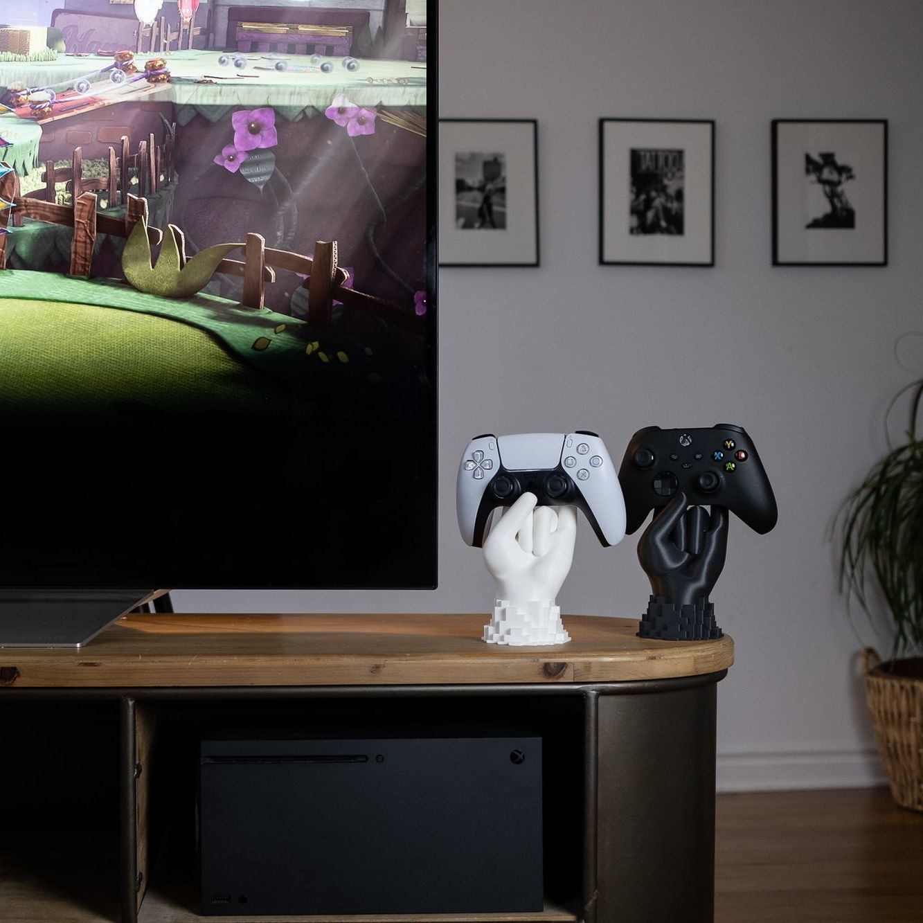 Hand Shaped Controller Holder