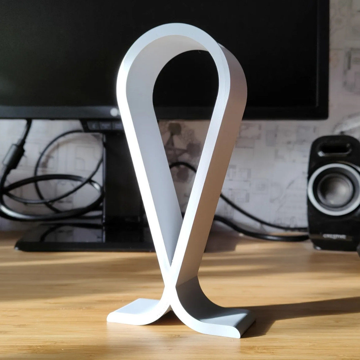 Infinity loop Headphone Stand