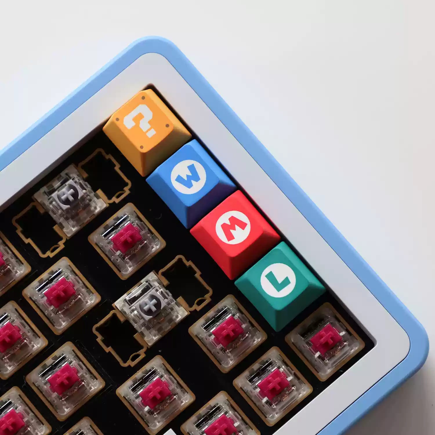 Mario Keyboard Rakk Super Mario Themed RI-R4 Keycaps - Set of 4 Keys – FancyKeebs